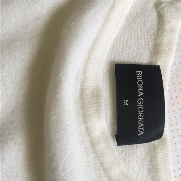 White-slightly creamy knit classic top - Picture 2 of 3